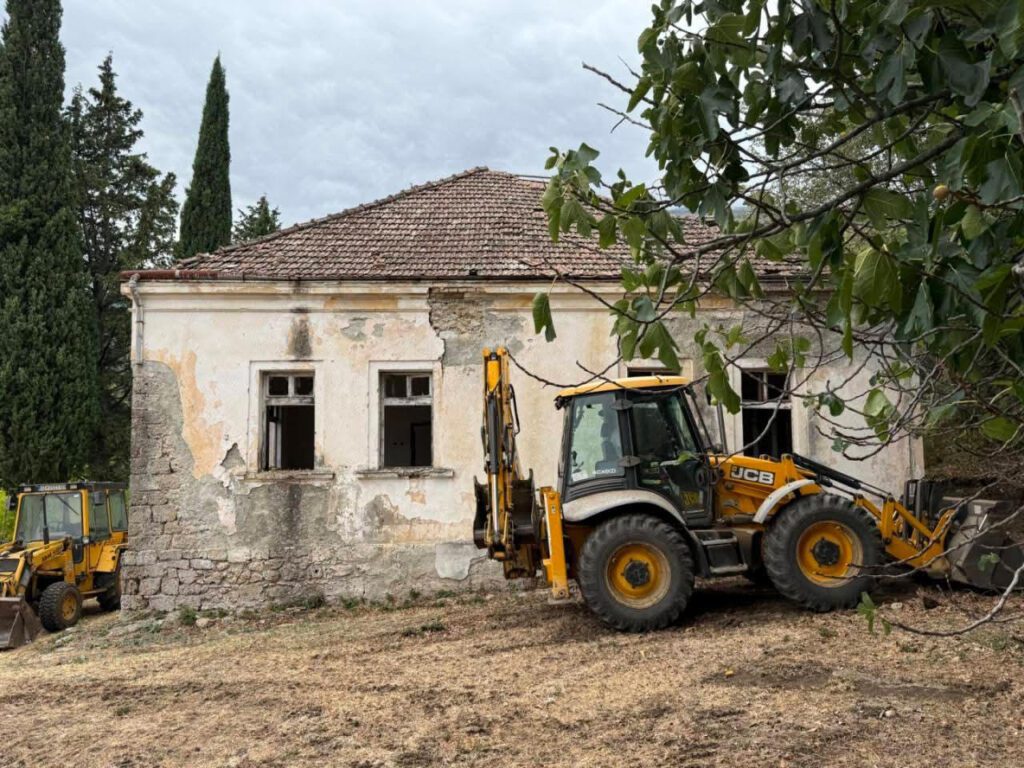 Почна реконструкцијата на старото училиште и изградбата на новата еко вело патека во Серменин Почна реконструкцијата на старото училиште и изградбата на новата еко вело патека во Серменин
